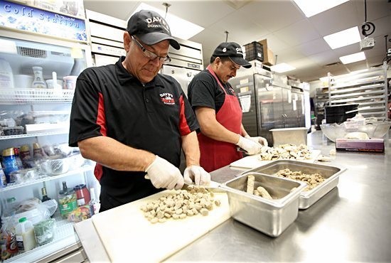 Minimum wage and justice: a complicated relationship
